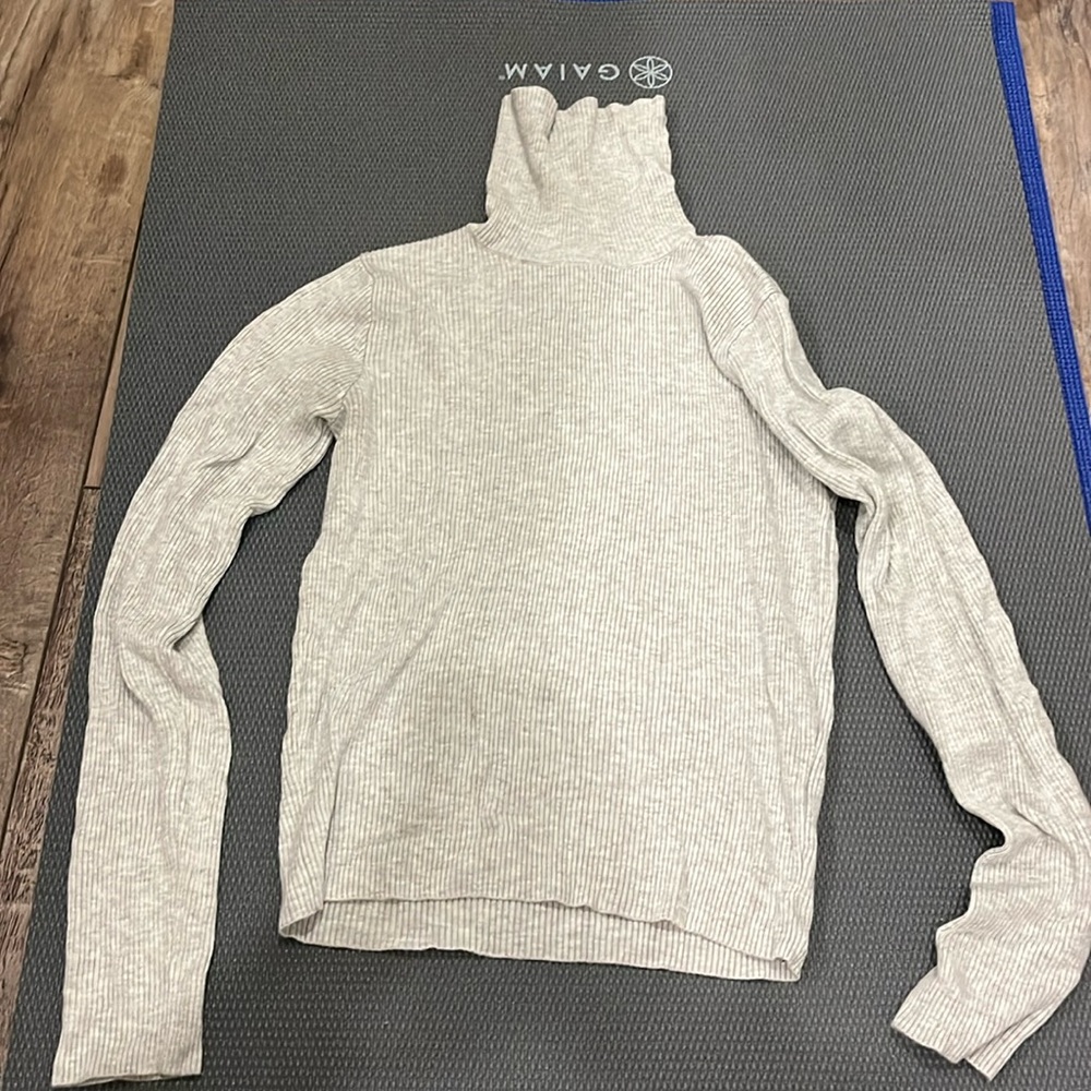 Brandy Melville gray ribbed turtleneck sweater. OS EUC